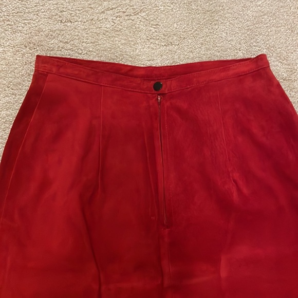 Ann Taylor size for leather skirt - Picture 2 of 6